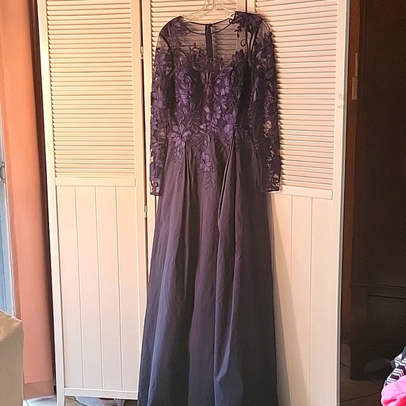 Teri Jon Dresses & Skirts - TERI JON RICKIE FREEMAN EGGPLANT/NAVY COLOR LACE ILLUSIONS FORMAL DRESS SZ6